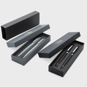 Deluxe pen set PLP.png