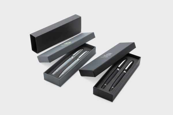 Deluxe pen set PLP.png